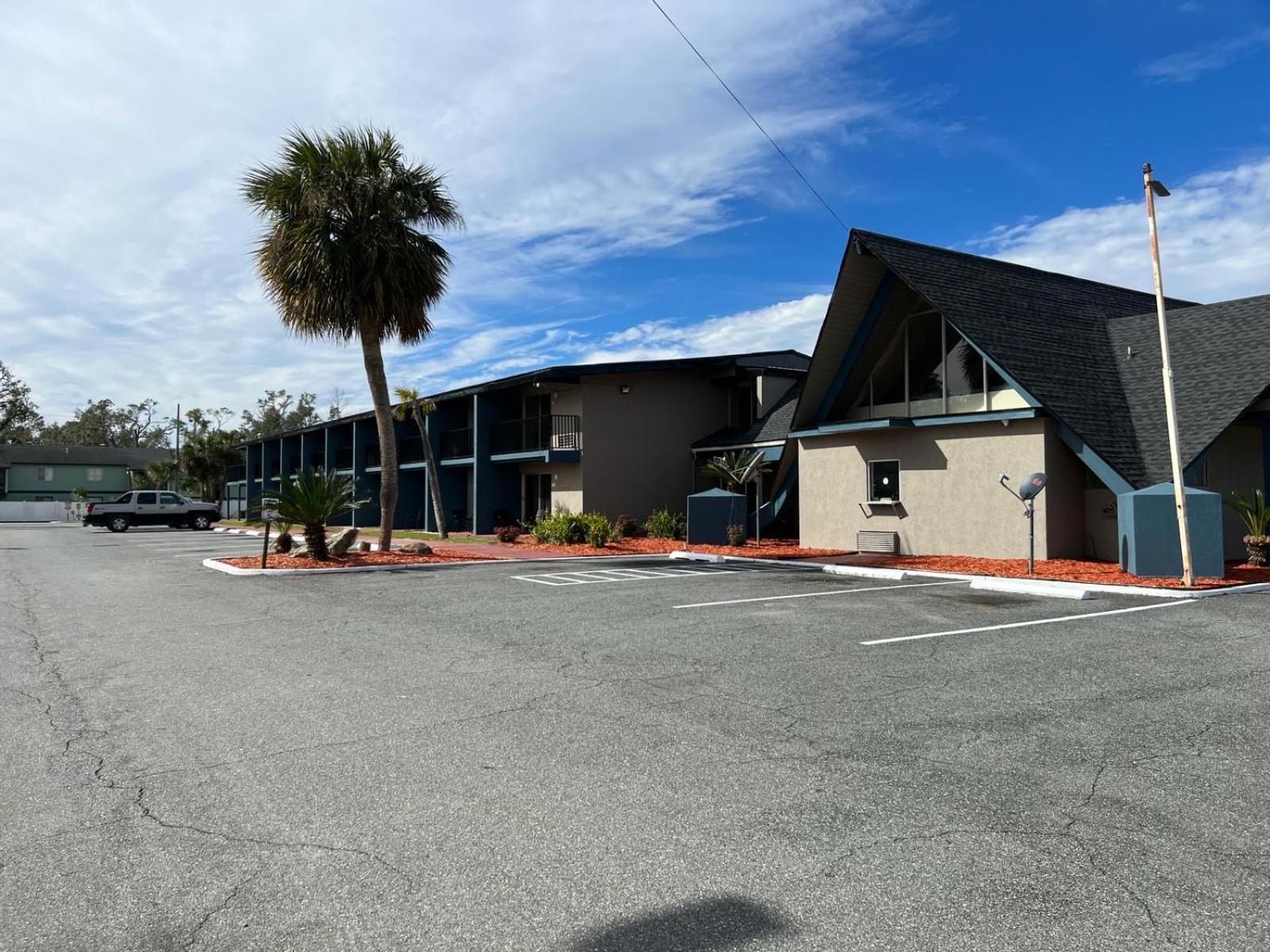 Regency Inn Perry Exterior photo