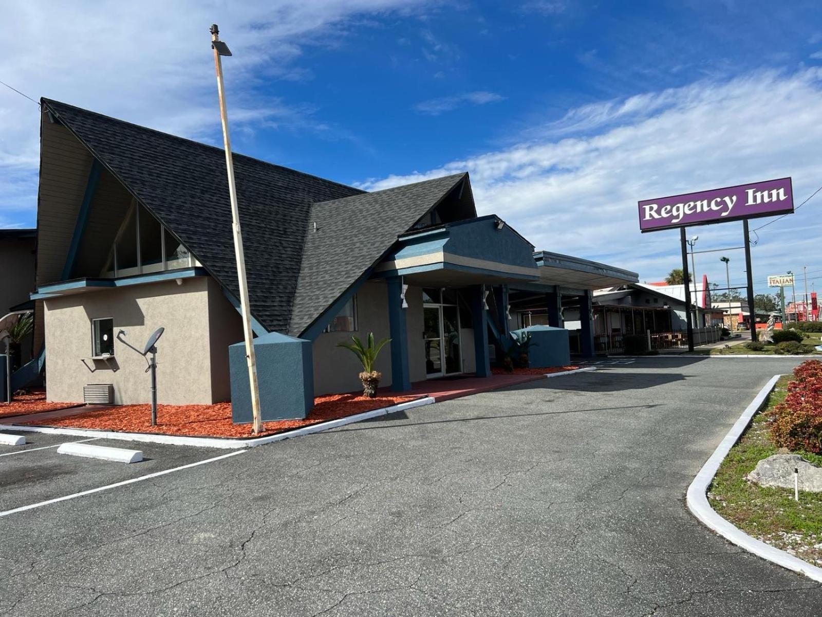 Regency Inn Perry Exterior photo
